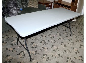 6FT PLASTIC TOP RECTANGLE FOLDING TABLE  CARRY HANDLES FOR EASY TRANSPORT - GOOD CONDITION! Item#157 RM2