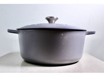 LE CREUSET Oyster Signature Enameled Cast Iron Round Dutch Oven - #28- BUILT TO LAST!! - Item#84