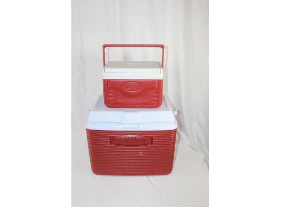 RUBBERMAID AND COLEMAN COOLERS - LOT OF 2!! Item#18 LVRM