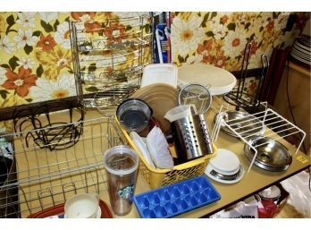 MIXED KITCHEN LOT - TUPPERWARE - WIRE STORAGE - CUPS - COPPER CHEF EGG MAKER & MORE!! Item#130 KITC