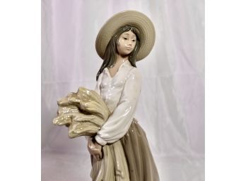LLADRO NAO Girl Holding Wheat - #376 - Made In Spain - Porcelain - Original Box - NEW!! Item#03 LVRM
