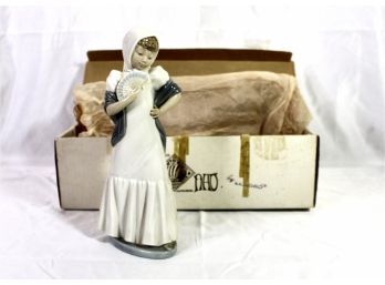 LLADRO NAO Girl Holding Fan Figurine - #275 - Made In Spain - Porcelain - Original Box - NEW!! Item#02 LVRM