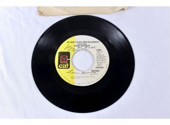 GWEN MCCREA 45 - MOVE ME BABY - HE DON'T EVER LOSE HIS GROOVE - SIGNED - AUTHENTIC!! Item#76 BOX