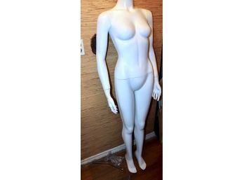 FEMALE MANNEQUIN WITH BASE- 63' - WHITE!! Item#82 RM1