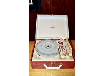 VINTAGE LINCOLN CHILDREN'S RECORD PLAYER - POWERS ON!! Item#63 BSMT