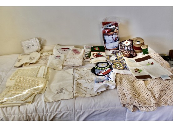 MIXED HOME DECOR LOT - Linens, Towels, Queen Sheet & Pillow Set, Oven Gloves, Ribbons & MORE!! Item#114 RM2