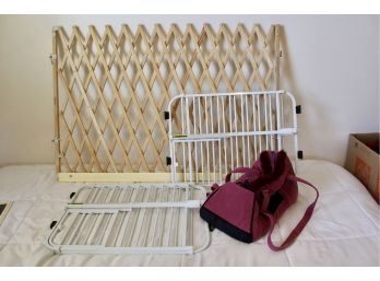 MIXED PET LOT - Indoor Pet Gates & Small Travel Dog Bag!! Item#125 RM2