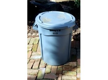 RUBBERMAID BRUTO COMMERCIAL PRODUCTS 32 GALLON ROUND VENTED GARBAGE CAN!! - Item#52 GAR
