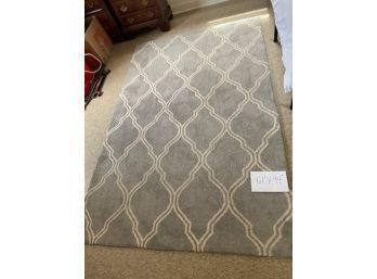 WALTON HILL AREA RUG - 5' X 7' 6' - MODEL 11392 - POLYESTER - GREAT CONDITION - MADE IN INDIA - ITEM#159 LR