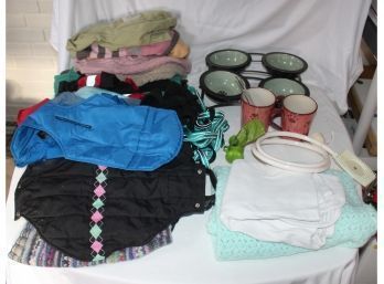 ASSORTED PUPPY SUPPLIES - BOWLS - COATS - SWEATERS - CUPS - BATH HOSE - LEASHES - ITEM#149 LR