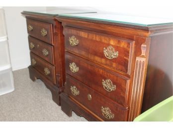 LOT OF 2 WOODEN NIGHTSTANDS/DRAWERS WITH GLASS TOPS ITEM#27 RM1