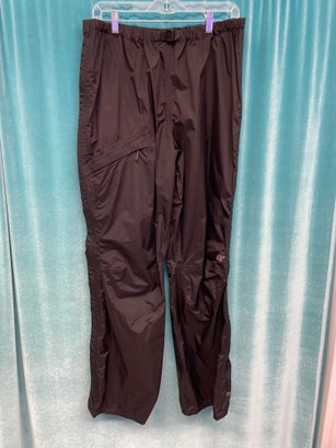 NEW WITH TAGS EASTERN MOUNTAIN SPORTS BLACK NYLON TRACK PANTS SIZE M
