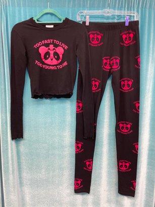 ENSEMBLE NEW WITHOUT TAGS NICOPANDA BLACK AND HOT PINK LEGGING AND LONG SLEEVE CROP TOP SIZE S