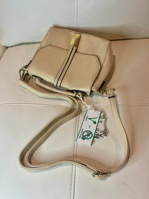 NEW WITH TAGS SOLID IVORY PATENT TOP HANDLE HANDBAG WITH DETACHABLE STRAPS GOLD HARDWARE