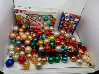 INCREDIBLE QUALITY VINTAGE MEGA LOT OF SMALLER CHRISTMAS ORNAMENTS IN MANY COLORS & SOME PAINTED