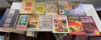 LARGE LOT OF VINTAGE COOKBOOKS INCL BETTY CROCKER, BETTER HOMES & GARDENS AND MORE