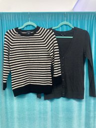 A Lot X 2 Gap Sweaters Size(M)