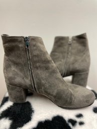 J/Slides Grey Boots Size(8)