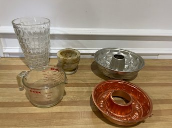 HOME ESSENTIALS LOT OF MARBLE OR STONE PESTAL, CUT GLASS VASE, PYREX MEASURING CUP, & 2 BUNDT CAKES TINS