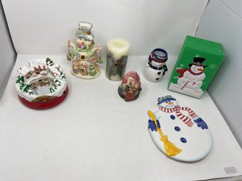 EXPENSIVE AND LARGE VINTAGE LOT OF CHRISTMAS & SNOWMAN DECORATIONS INCL MADE IN ITALY PLATE, YM SANTA STATUE