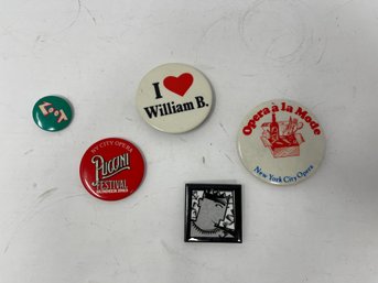 LOT OF 5 VINTAGE 1980S NEW YORK OPERA & POP ART THEMED BUTTONS AND PINS