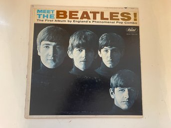 INCREDIBLY RARE VINTAGE MEET THE BEATLES T-2047 MONO CAPITOL RECORDS FIRST ALBUM RECORD