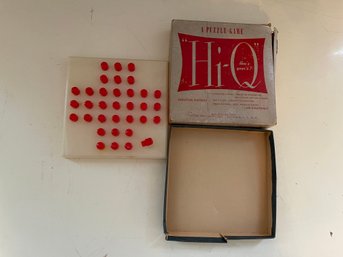 INCREDIBLE AND COMPLETE VINTAGE 1950s COMPLETE HI-Q PUZZLE BOARD GAME