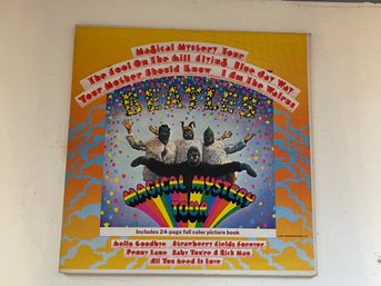 VINTAGE 1967 THE BEATLES SMAL-2835 CAPITAL RECORDS MAGICAL MYSTERY TOUR RECORD ALBUM