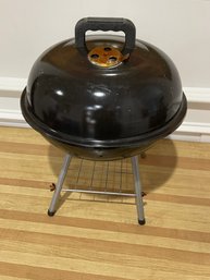 JUST IN TIME FOR SPRING!! AWESOME BLACK PORTABLE CHARCOAL/WOODCHIP BARBEQUE GRILL