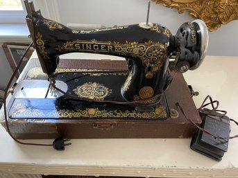 INCREDIBLE AND COMPLETE VINTAGE GILDED SINGER SEWING MACHINE  YM-40 MADE IN JAPAN WITH ORIGINAL CARRYING CASE!