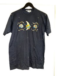 SOMETHINGS FISHY ABOUT THIS ONE!! VINTAGE WOMENS STUDS CONNECTION MADE IN USA(!!) BLACK 3D FISH T-SHIRT SIZE L