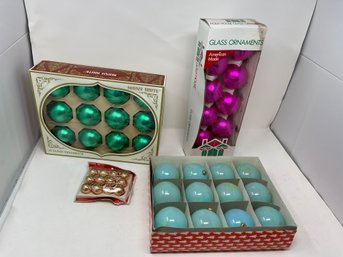 LARGE LOT OF HIGH QUALITY 1970S 1980S CHRISTMAS ORNAMENTS INCLUDING MANY NEW IN BOX