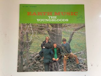 JUST FIND THE RECORD!! MINT & ORIGINAL THE YOUNGBLOODS LSP-3865 EARTH MUSIC ALBUM COVER