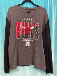 NBA CHICAGO BULLS LONG SLEEVE GREY HEANLY  PULLOVER SIZE 3XL