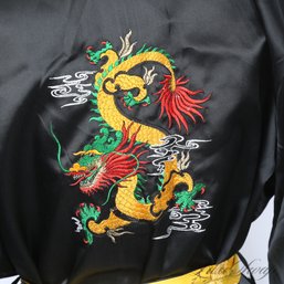 GORGEOUS REVERSIBLE BLACK AND GOLD SILKY SATIN ASIAN MOTIF DRAGON BACK BELTED HOUSE ROBE OSF