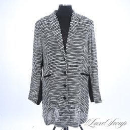 PLUS SIZE : BRAND NEW WITH TAGS AVENUE WHITE AND BLACK DOBBY TWEED STRETCH CARDIGAN JACKET 18/20