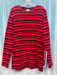 NEW WITHOUT TAGS RED AND BLACK PULLOVER SWEATER SIZE S