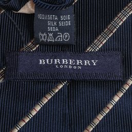 #5 NEAR MINT BURBERRY MADE IN ITALY MENS THICK NAVY BLUE SILK TIE WITH WOVEN TARTAN NOVACHECK STRIPE