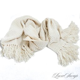 AN IMPRESSIVE LARGE 80 X 20 IVORY CROCHET KNITTED WOOLEN SHAWL THROW WITH TASSEL EDGE