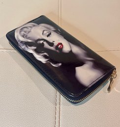 NEW WITHOUT TAGS BLACK MARILYN MONROE PATENT SINGLE ZIP WALLET