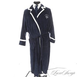 NEAR MINT AND HIGH QUALITY MENS NAUTICA MADE IN TURKEY SOLID NAVY BLUE WHITE PIPED TERRYCLOTH POOL ROBE OSF