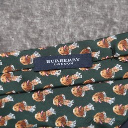 WHERES MY DOG LOVERS! NEAR MINT BURBERRY MADE IN ITALY GREEN DOGS WEARING BURBERRY SCARF PRINT SILK TIE
