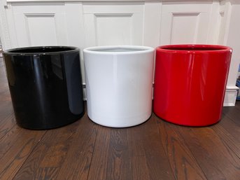 IMPRESSIVE AND EXPENSIVE LOT OF 3 WHITE, RED AND BLACK PAINTED METAL MASSIVE LARGE SIZE URNS