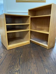 LOT OF TWO QUALITY WOODEN BOOKSHELVES WITH ADJUSTABLE HEIGHT SHELVES