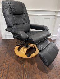 A VINTAGE BLACK LEATHER EFFECT MCM WOODEN BASE RECLINER CHAIR WITH PLUG IN CORDS