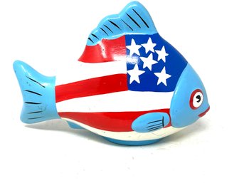 VIBRANT TRUE VINTAGE HAND PAINTED AND SIGNED CERAMIC AMERICAN FLAG FISH BANK