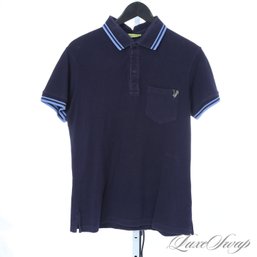 THE ONE EVERYONE WANTS! MENS VERSACE JEANS NAVY BLUE HUGE BAROCCO ROUNDEL EMBROIDERED BACK POLO SHIRT XS