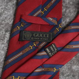 EXTREMELY GOOD VINTAGE GUCCI MADE IN ITALY RED FOULARD SILK MENS TIE WITH BLUE HORSEBIT BUCKLE STRIPES
