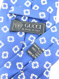 MOST WANTED GUCCI MADE IN ITALY OCEAN BLUE TUMBLING SHATTERED CUBES SILK TIE
