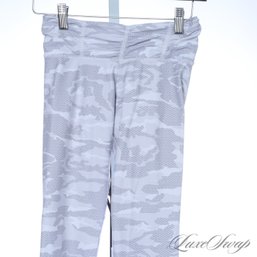 MODERN AND FRESH ANONYMOUS PALE GREY ALLOVER CAMOUFLAGE PERFORMANCE STRETCH WORKOUT YOGA PANTS FITS ABOUT S